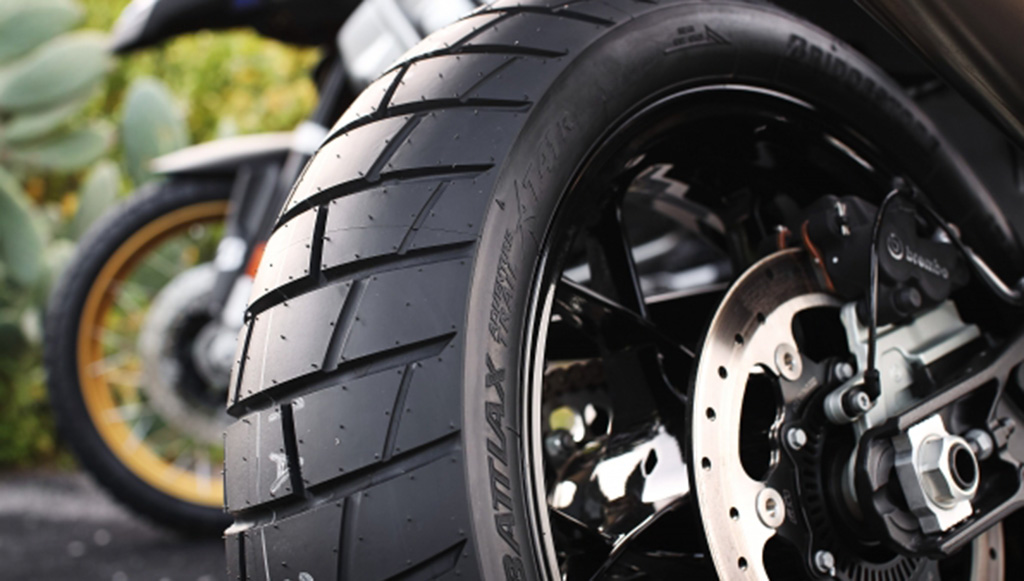 09 - Bridgestone-aposta-em-pneus-on-road-para-as-motos